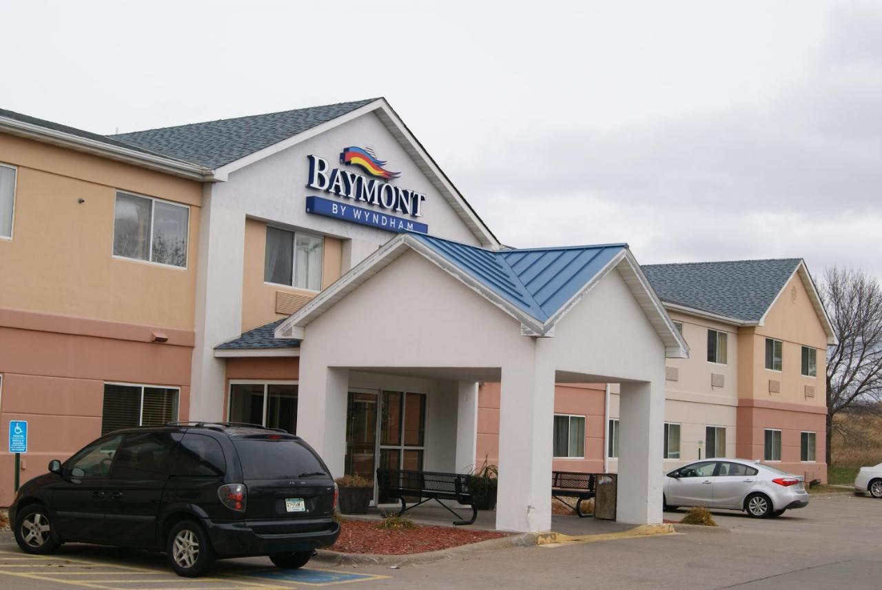 Baymont By Wyndham Coon Rapids Hotel Exterior photo