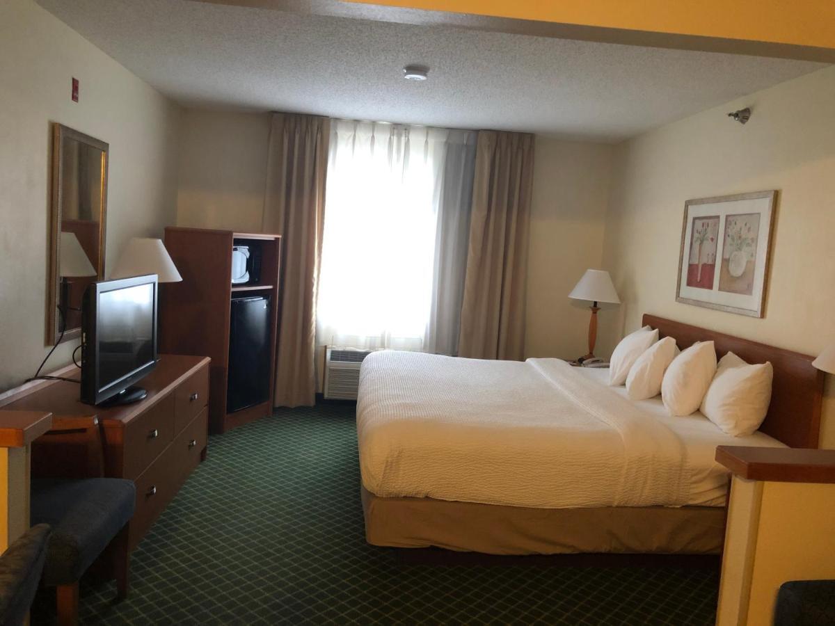 Baymont By Wyndham Coon Rapids Hotel Exterior photo