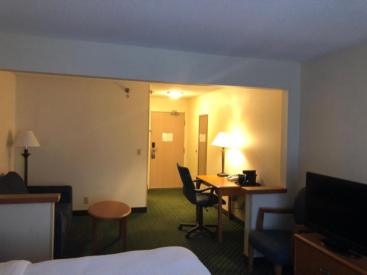 Baymont By Wyndham Coon Rapids Hotel Exterior photo